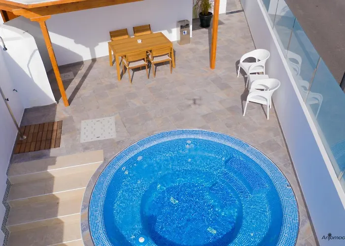 Luxury Anjomacar Villa