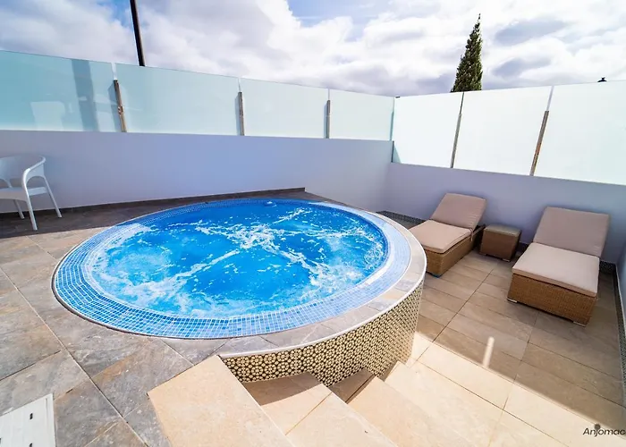 Luxury Anjomacar Villa *